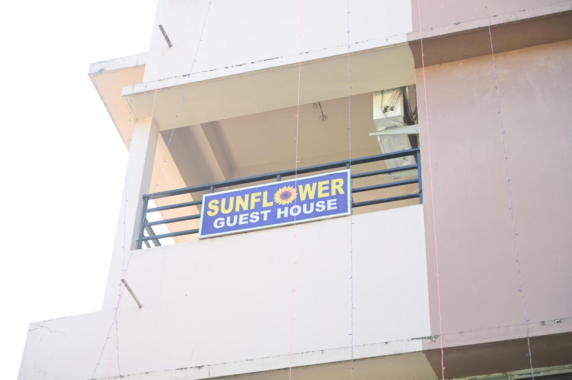 גווהטי Sunflower Guest House מראה חיצוני תמונה